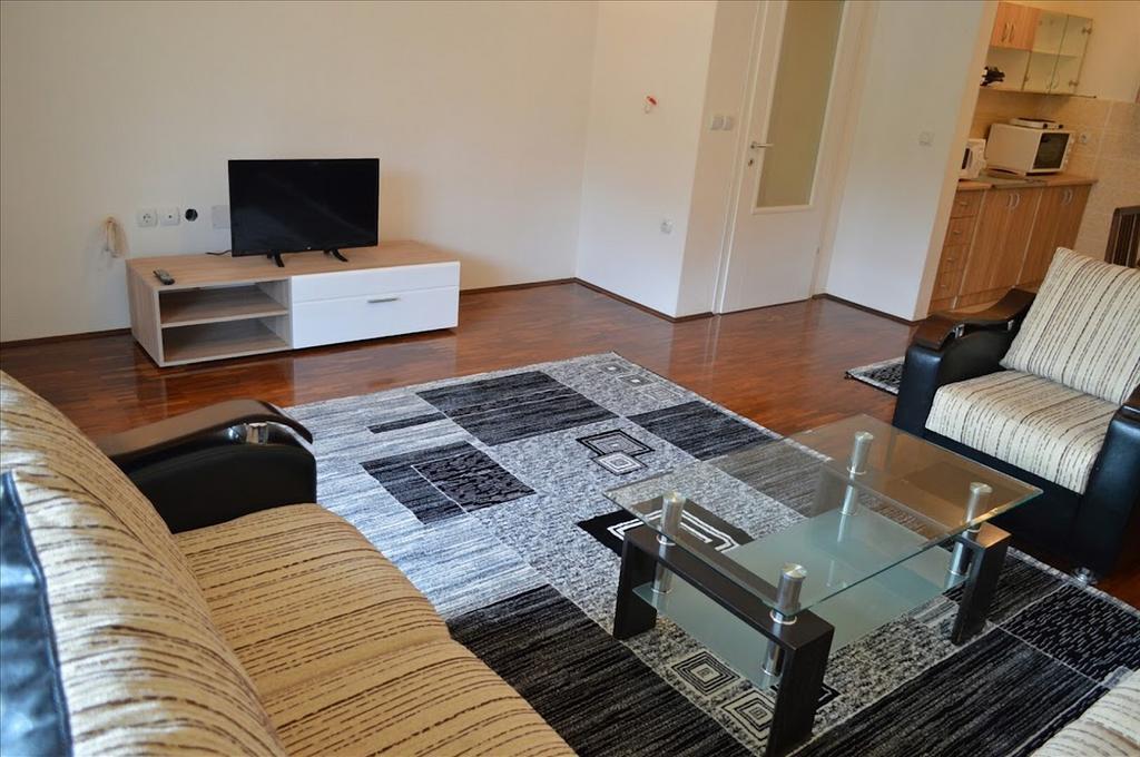 Luka Apartment *